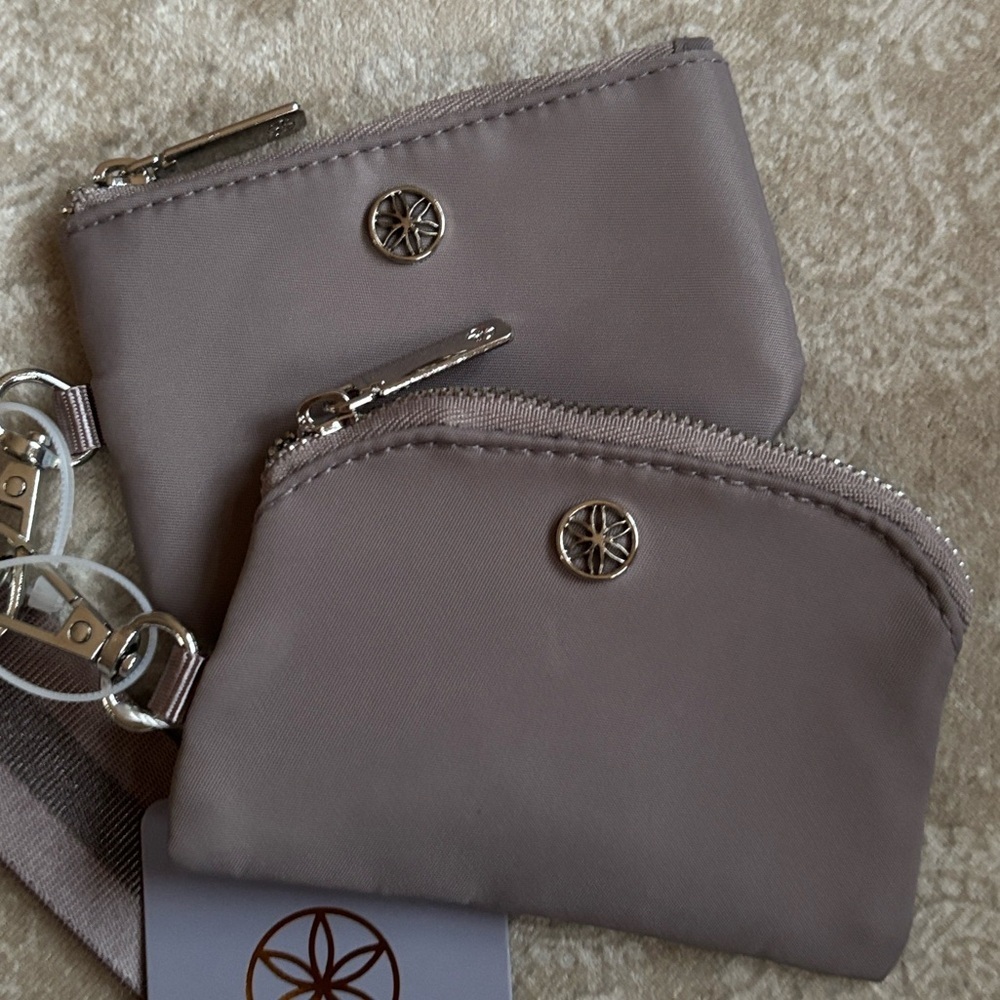 Brand New GAIAM Essentials Duo Wristlet w/ 2 Small Gray Zippered Coin Purses - Picture 4 of 15